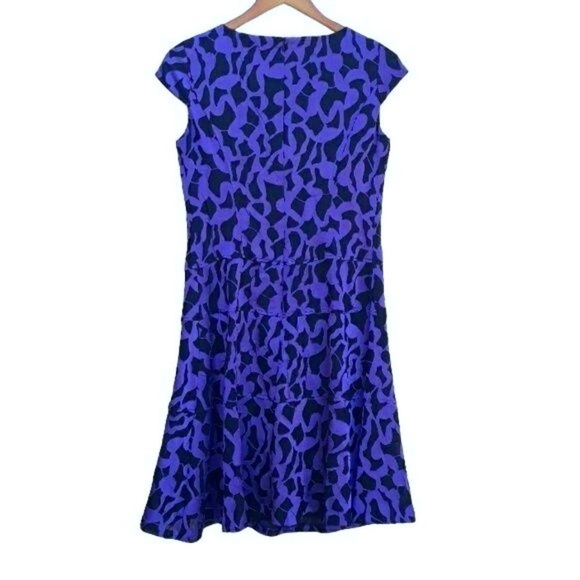 ANNE KLEIN • Women’s Black & Blue Cap Sleeve Belted Printed Swing Dress - Picture 6 of 7